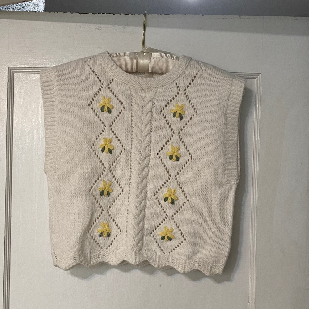 NWT SWEATER VEST